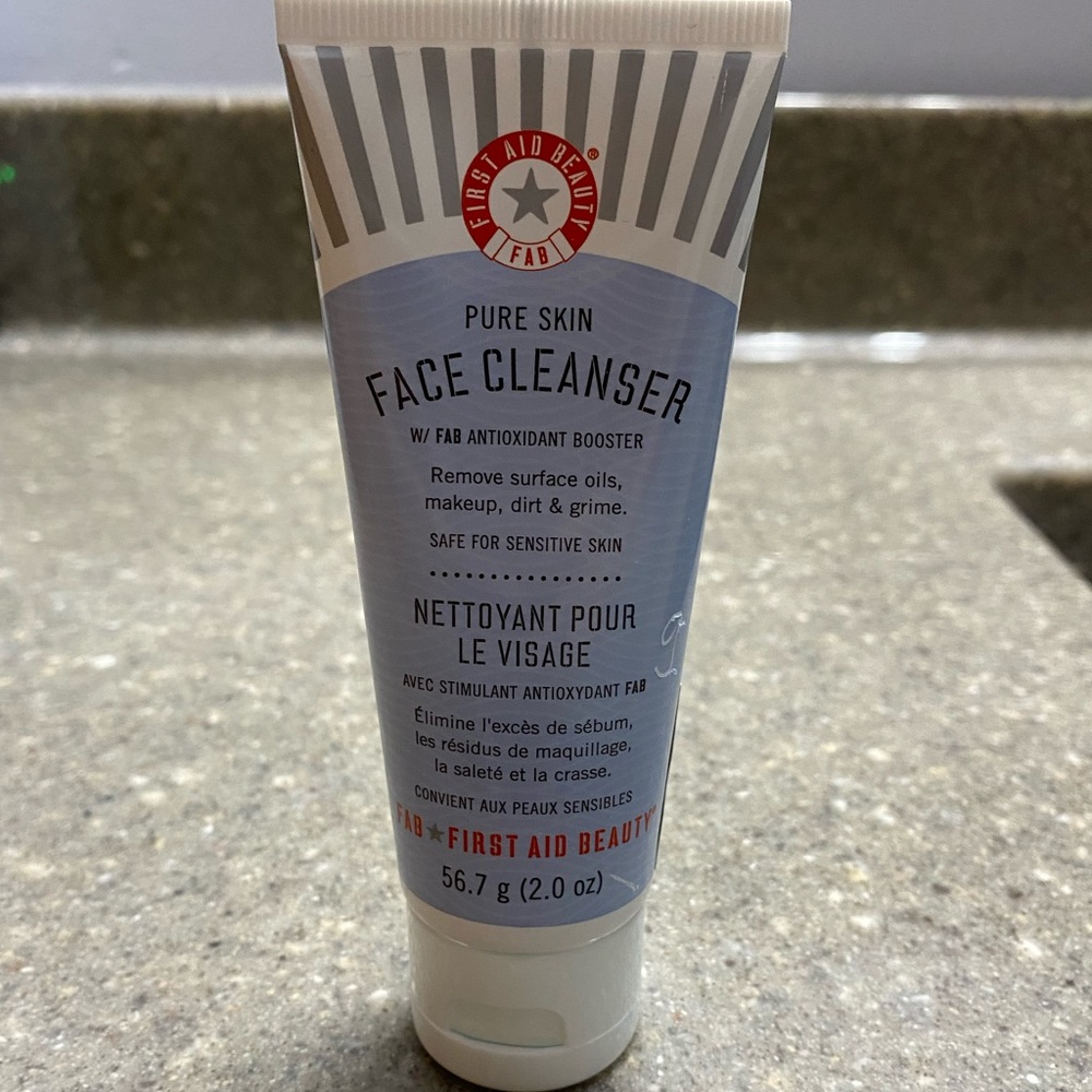 NWT First Aid Beauty Pure Skin Facial Cleanser